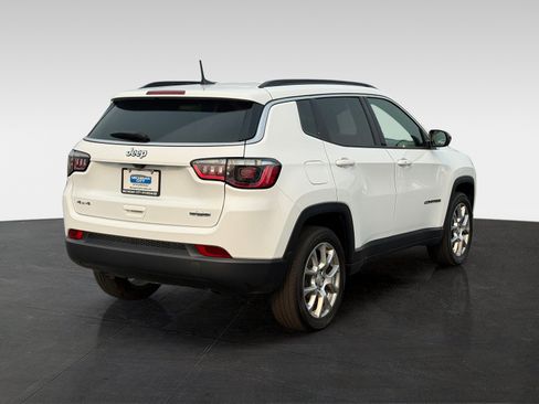 Used 2023 Jeep Compass Latitude AWD/4WD image 5