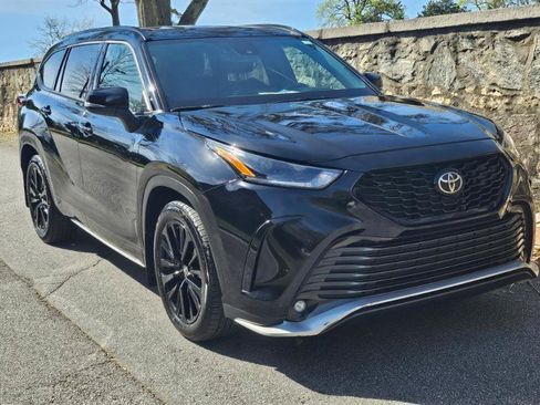 Used 2024 Toyota Highlander XSE FWD image 12