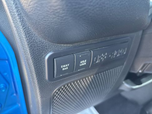 Used 2016 Jeep Wrangler Rubicon w/ Power Convenience Group AWD/4WD image 14
