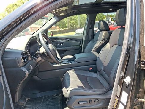Used 2025 Honda Pilot Black Edition image 9