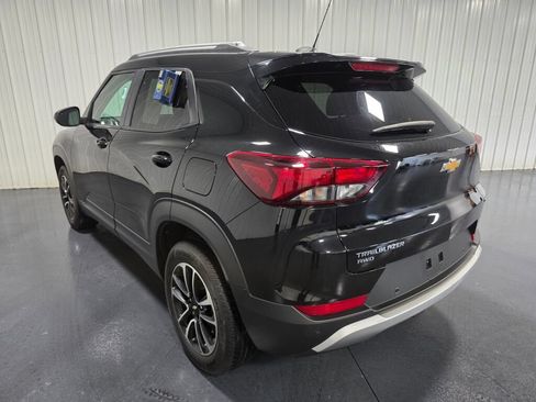 Used 2024 Chevrolet TrailBlazer LT w/ LT Cold Weather Package AWD/4WD image 3