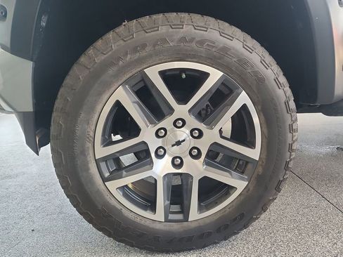 Certified 2024 Chevrolet Colorado Z71 w/ Z71 Convenience Package 2 AWD/4WD image 32
