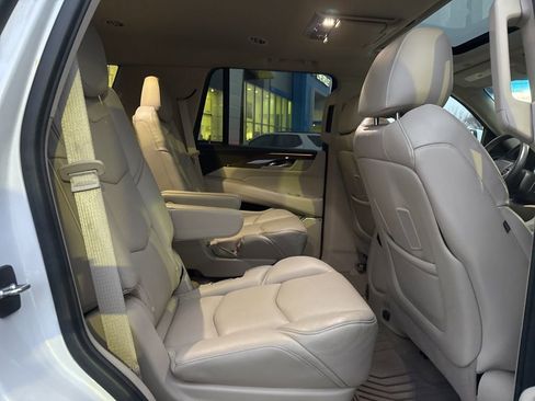 Used 2019 Cadillac Escalade Luxury image 22