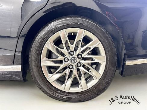 Used 2019 Lexus LS 500 w/ Accessory Package (Z2) image 38