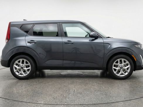 Used 2025 Kia Soul LX w/ LX Technology Package FWD image 11