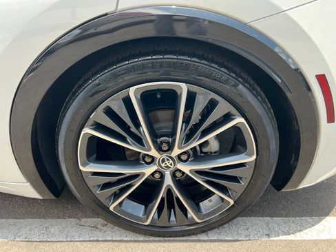 Used 2025 Toyota Prius Limited FWD image 13