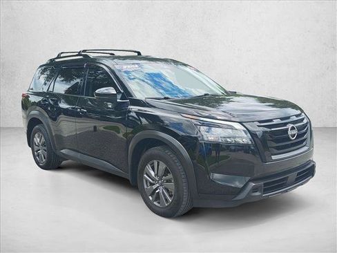 Used 2024 Nissan Pathfinder SV w/ Black Appearance Package AWD/4WD image 3