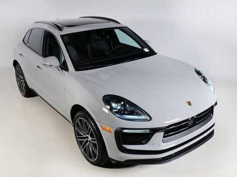 Certified 2026 Porsche Macan AWD/4WD image 30