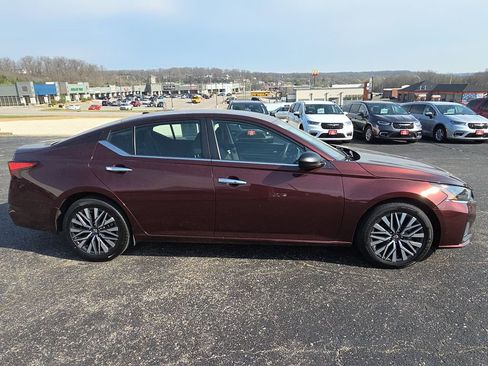 Used 2024 Nissan Altima 2.5 SV image 9