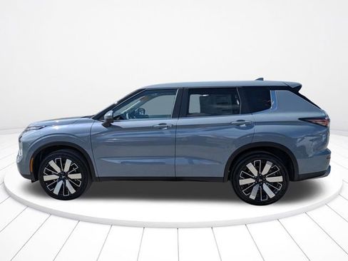 New 2026 Mitsubishi Outlander SE image 7