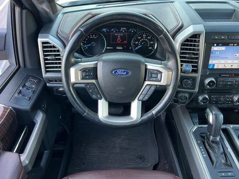 Used 2017 Ford F150 Platinum w/ Equipment Group 701A Luxury image 14