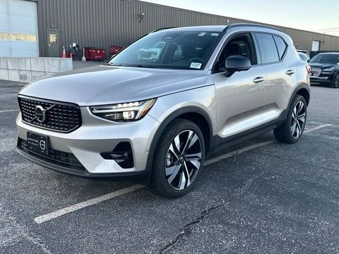 Used 2023 Volvo XC40 B5 Ultimate w/ Climate Package AWD/4WD image 3