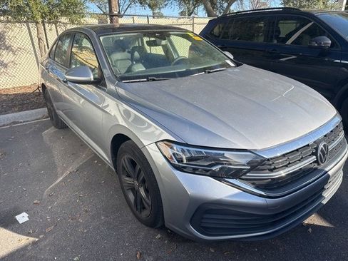 Used 2023 Volkswagen Jetta SE w/ Panoramic Sunroof Package image 15