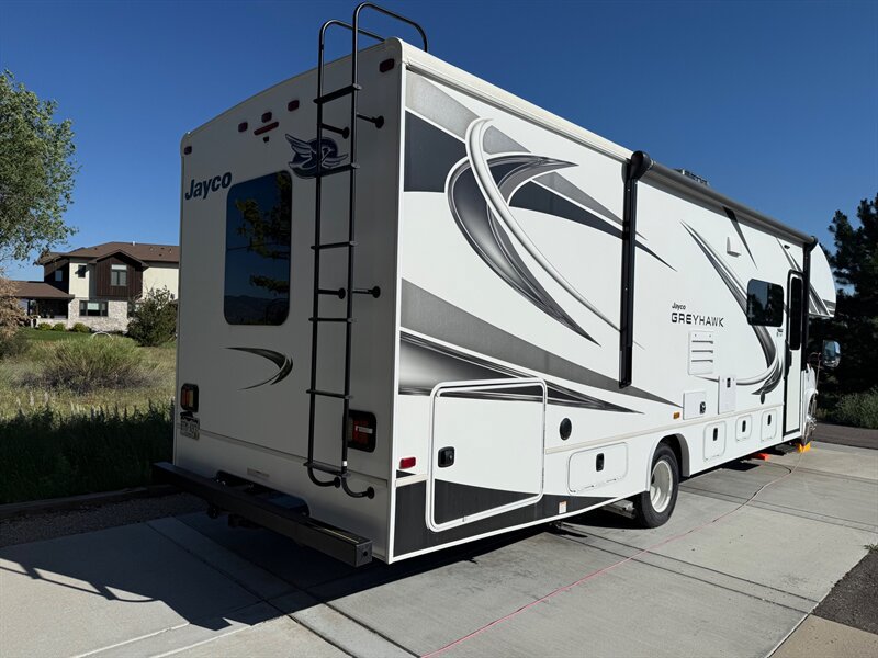 Used 2021 Ford E-450 and Econoline 450 Super Duty w/ Motorhome Prep Package RWD image 3