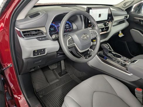 New 2026 Toyota Highlander Limited image 10
