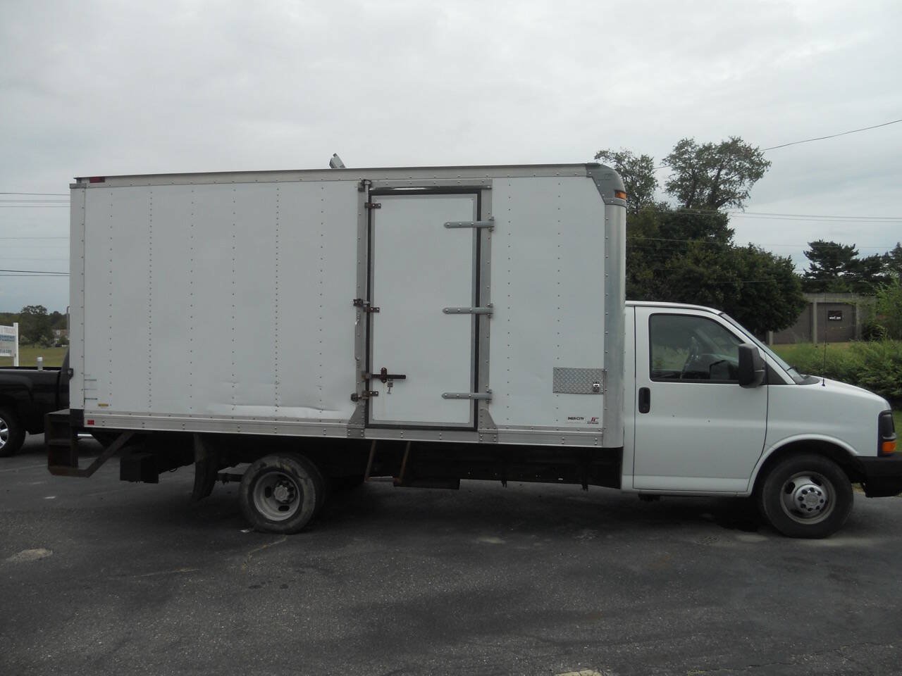 Used 2013 Chevrolet Express 3500 Extended RWD image 9