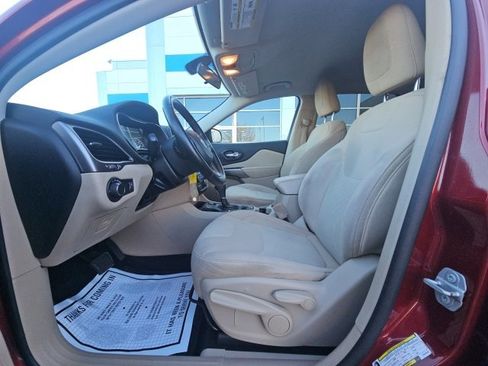 Used 2020 Jeep Cherokee Latitude w/ Cold Weather Group image 8