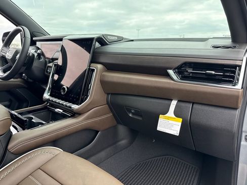 New 2026 GMC Yukon XL Denali Ultimate AWD/4WD image 43