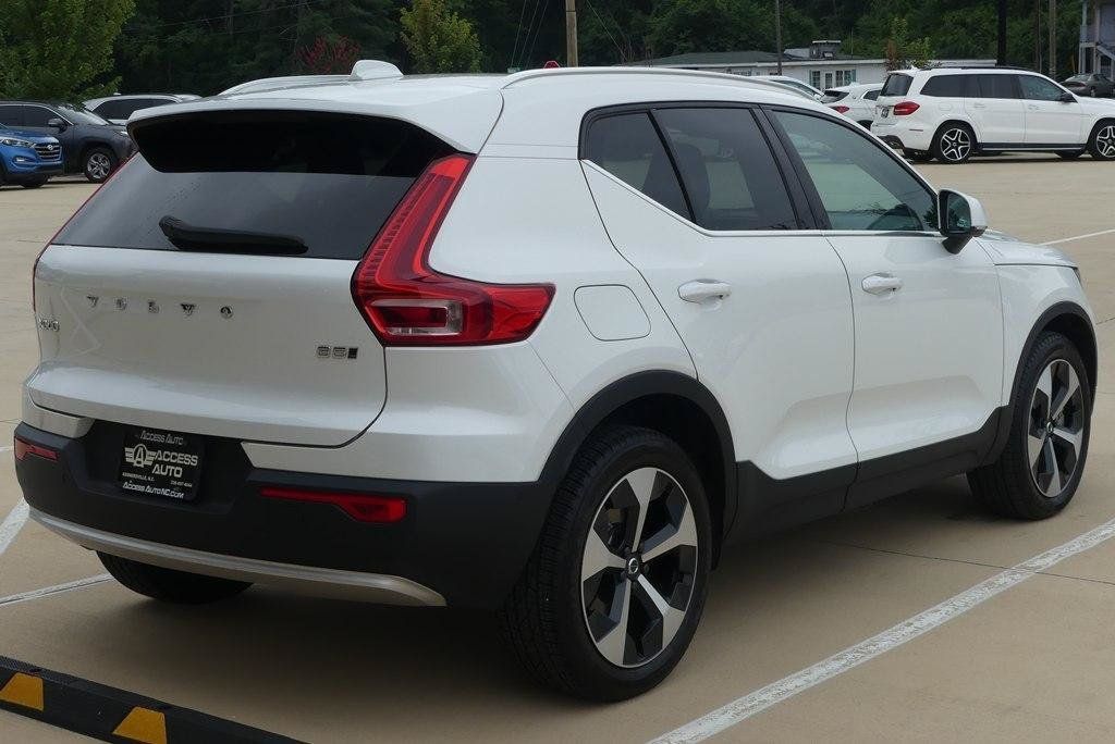 Used 2024 Volvo XC40 B5 Plus AWD/4WD image 5