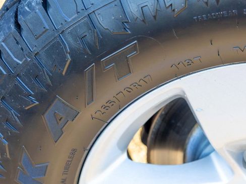 Used 2017 RAM 1500 Tradesman w/ Chrome Appearance Group image 9