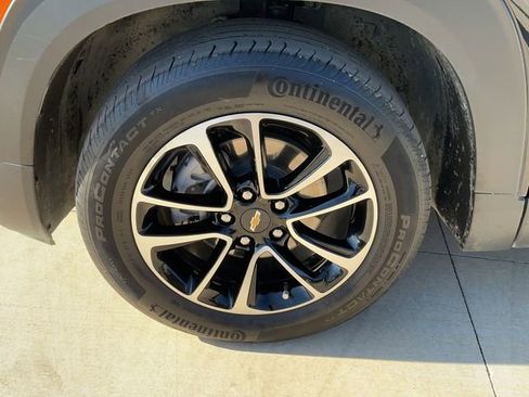 Used 2024 Chevrolet TrailBlazer LT w/ LT Cold Weather Package FWD image 9