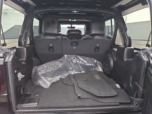 Used 2022 Jeep Wrangler Unlimited Sahara image 36