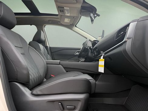 New 2026 Nissan Rogue Platinum image 16