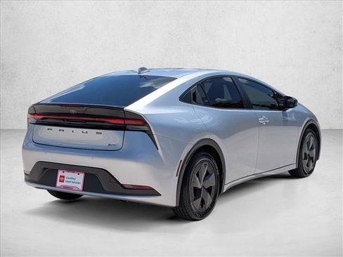 Used 2023 Toyota Prius LE FWD image 5