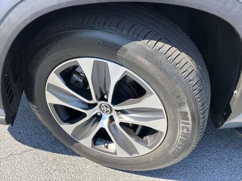 Certified 2023 Toyota Highlander XLE image 9