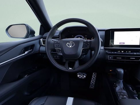 Used 2025 Toyota Camry SE FWD image 30