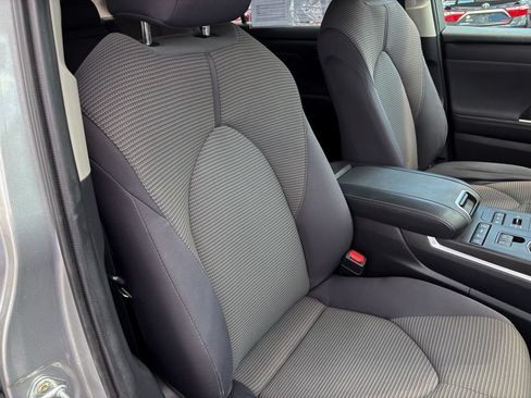 Used 2021 Toyota Highlander LE AWD/4WD image 35