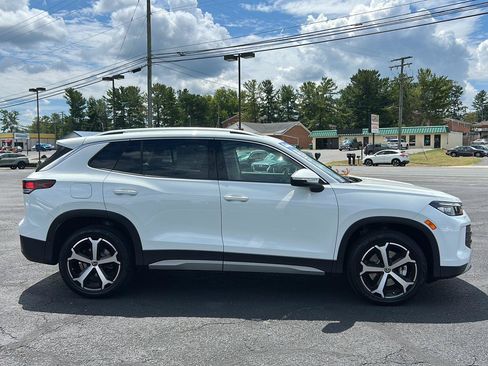 Used 2025 Volkswagen Tiguan SE w/ Panoramic Sunroof Package AWD/4WD image 10