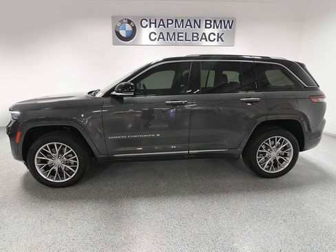 Used 2022 Jeep Grand Cherokee Summit AWD/4WD image 3