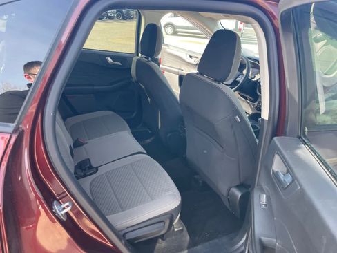 Used 2021 Ford Escape SE w/ SE Sport Appearance Package image 18