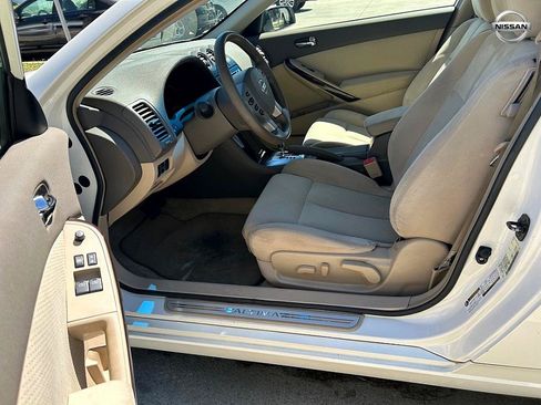 Used 2010 Nissan Altima 2.5 S w/ Premium Pkg FWD image 9