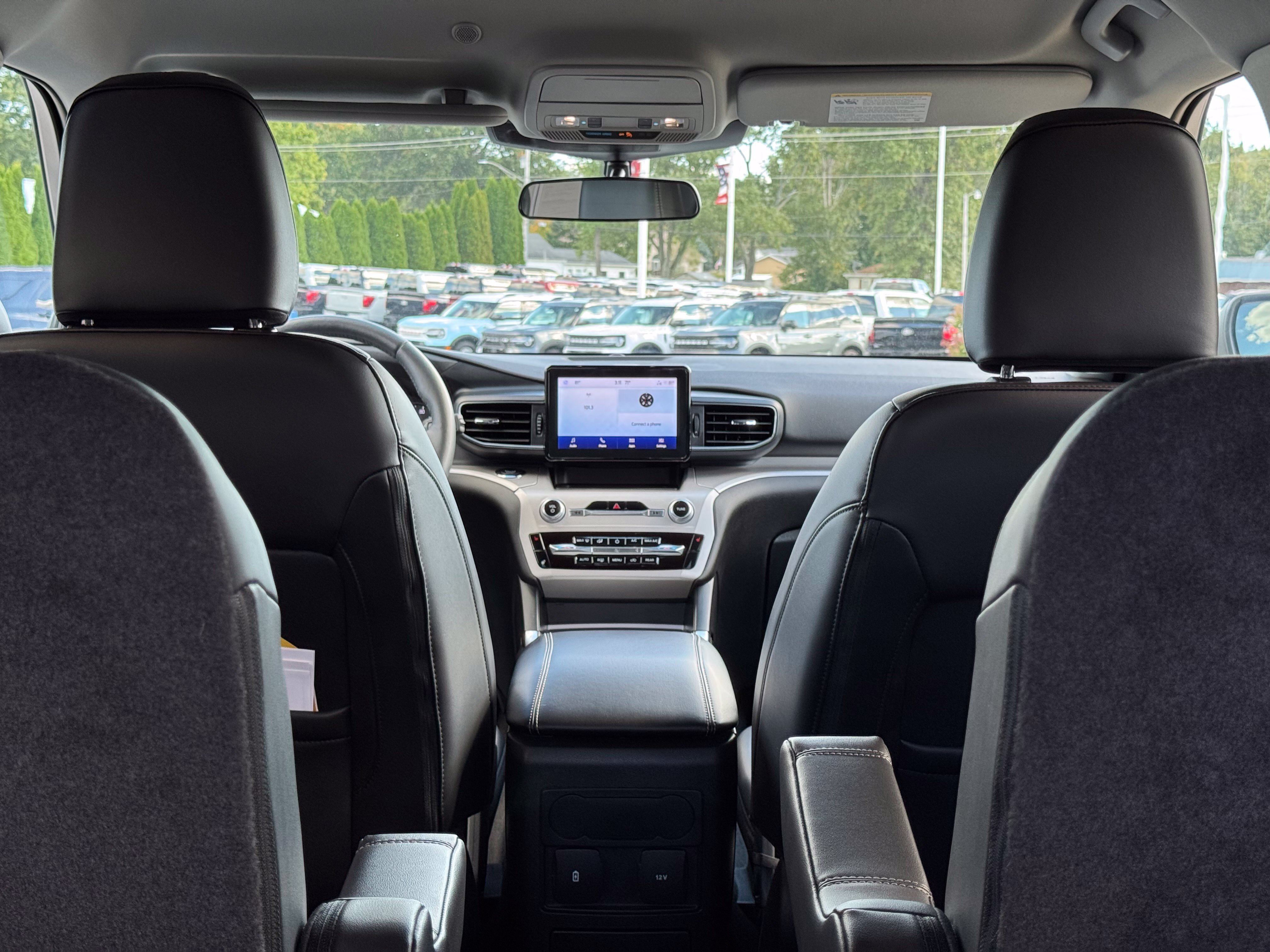 Used 2024 Ford Explorer XLT w/ Equipment Group 202A AWD/4WD image 23