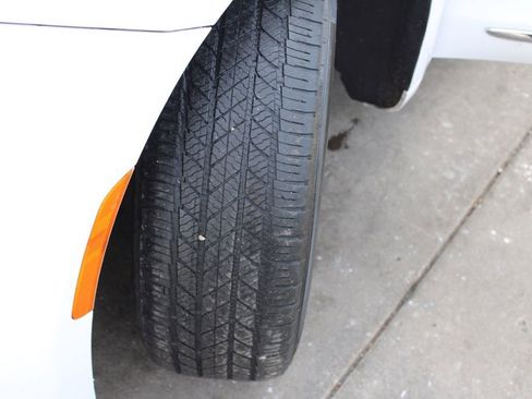 Used 2019 Chrysler Pacifica Touring-L image 14