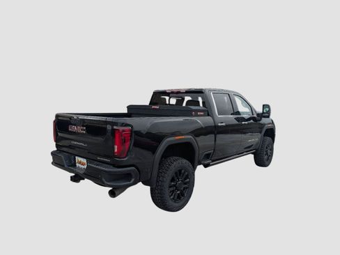 Used 2023 GMC Sierra 2500 Denali w/ Denali Black Diamond Edition AWD/4WD image 4