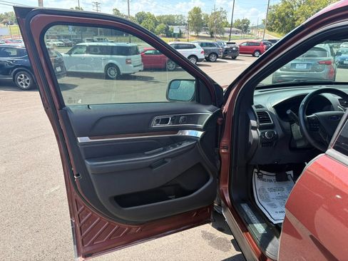 Used 2018 Ford Explorer Limited FWD image 11