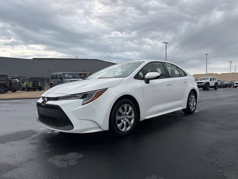 Used 2020 Toyota Corolla LE image 3
