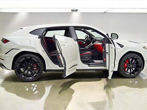 Used 2024 Lamborghini Urus S image 11