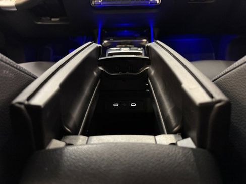 Used 2024 Mercedes-Benz GLB 250 w/ Exclusive Package image 16