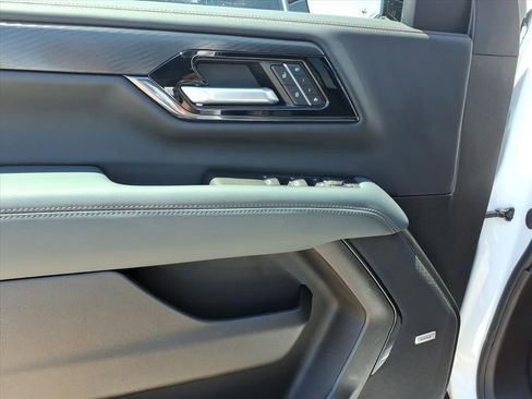 New 2026 GMC Yukon XL AT4 w/ AT4 Premium Plus Package AWD/4WD image 13