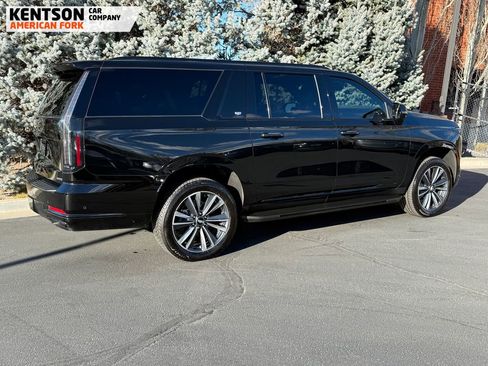 Used 2025 Cadillac Escalade ESV Sport image 9