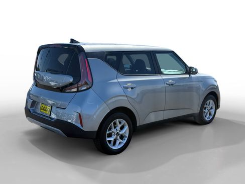 Used 2024 Kia Soul LX w/ Option Group 015 FWD image 5