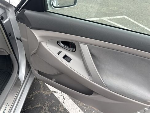 Used 2009 Toyota Camry LE FWD image 33