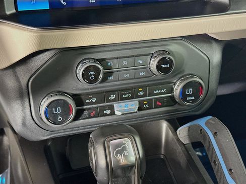 Used 2023 Ford Bronco Wildtrak image 17