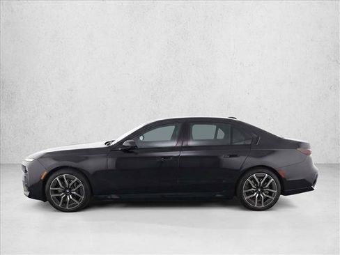 Used 2023 BMW 740i w/ Parking Assistance Package RWD image 4