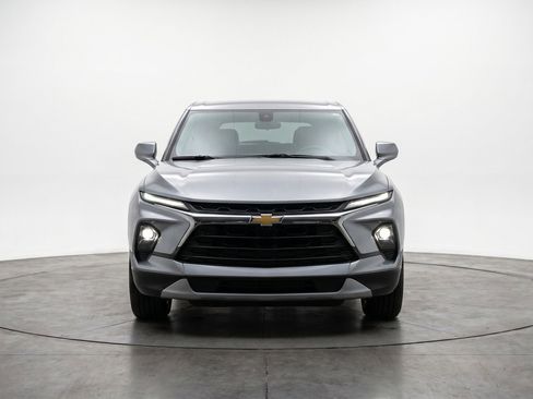 Used 2025 Chevrolet Blazer LT FWD image 2