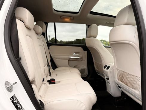 Used 2023 Mercedes-Benz GLB 250 w/ Premium Package image 23